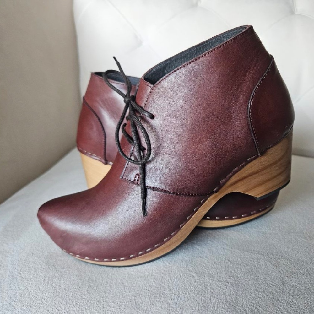 Lisa b. bootie clogs in "Acorn" (Size 40 EU/9 US)